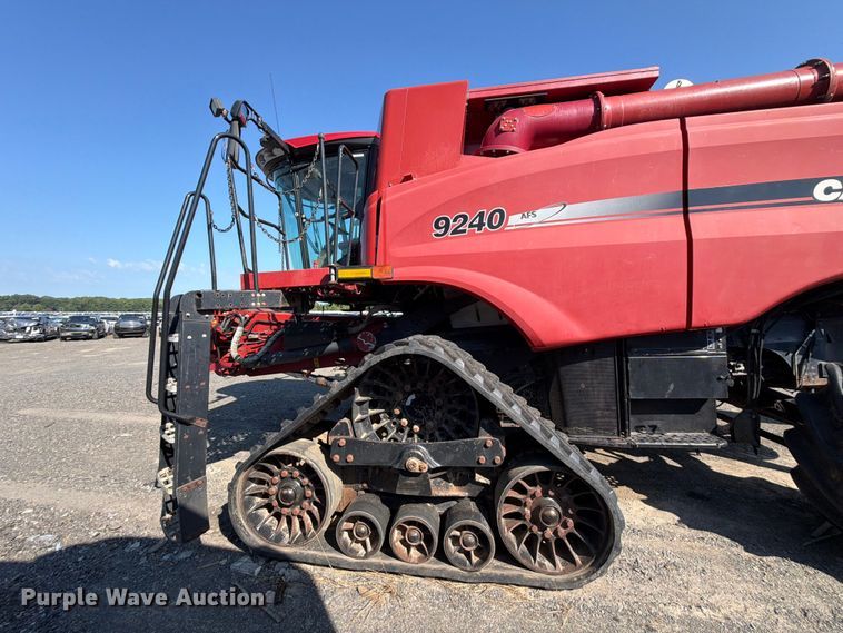 image for item YA4098 2017 Case IH 9240 Axial-Flow RWA combine