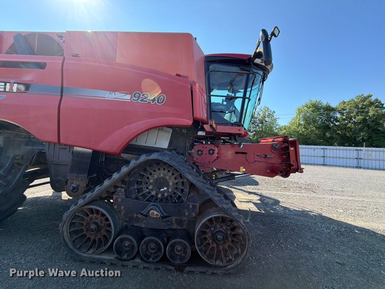 image for item YA4098 2017 Case IH 9240 Axial-Flow RWA combine