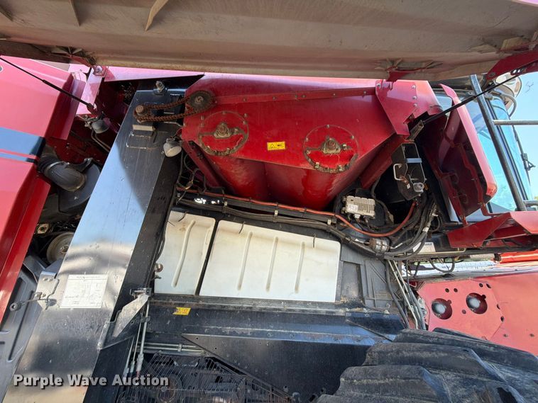 image for item YA4098 2017 Case IH 9240 Axial-Flow RWA combine
