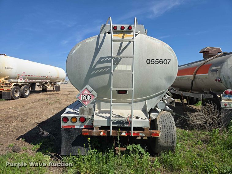 image for item DP8930 2005 Beall BAST-95-4-DC tank trailer