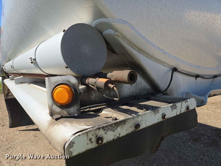 image for item DP8930 2005 Beall BAST-95-4-DC tank trailer