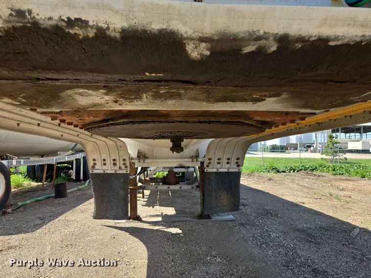 image for item DP8930 2005 Beall BAST-95-4-DC tank trailer