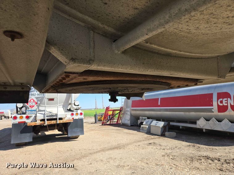 image for item DP8930 2005 Beall BAST-95-4-DC tank trailer