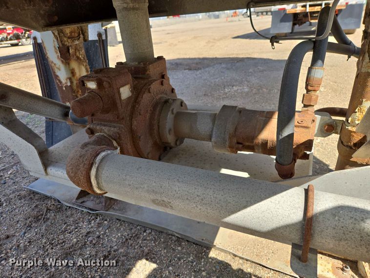 image for item DP8930 2005 Beall BAST-95-4-DC tank trailer