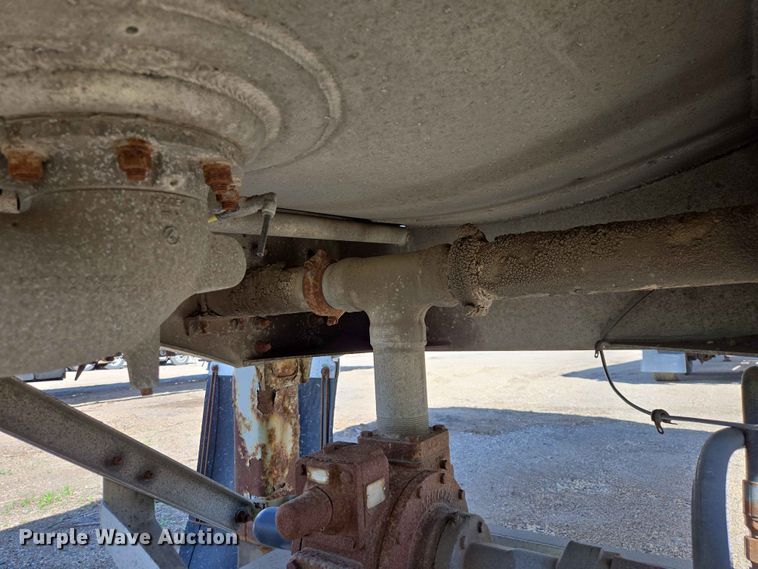 image for item DP8930 2005 Beall BAST-95-4-DC tank trailer