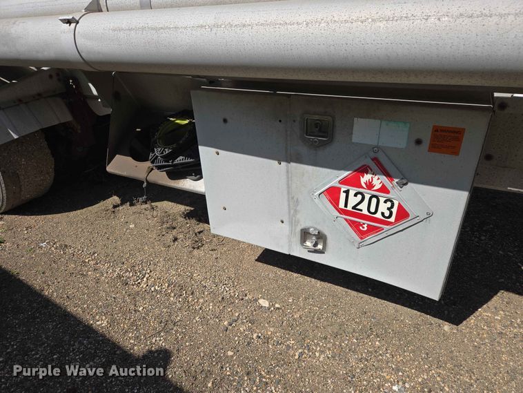 image for item DP8930 2005 Beall BAST-95-4-DC tank trailer