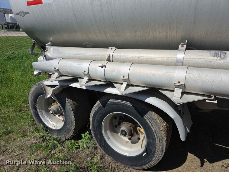 image for item DP8930 2005 Beall BAST-95-4-DC tank trailer