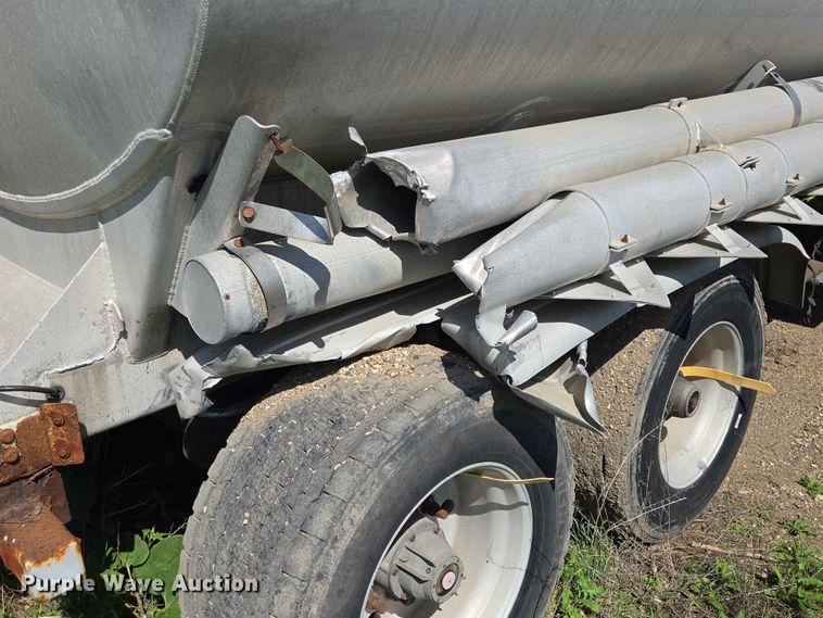image for item DP8930 2005 Beall BAST-95-4-DC tank trailer