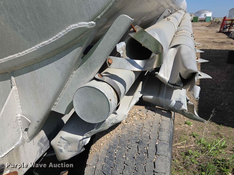 image for item DP8930 2005 Beall BAST-95-4-DC tank trailer