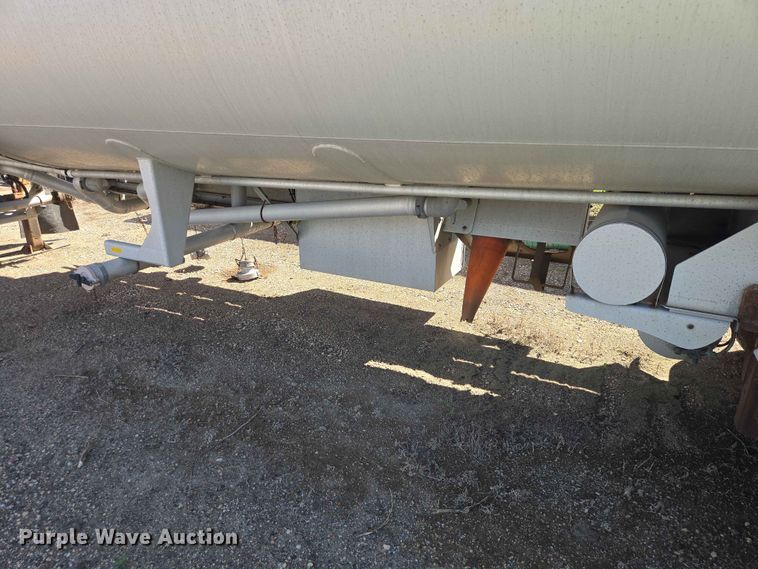 image for item DP8930 2005 Beall BAST-95-4-DC tank trailer