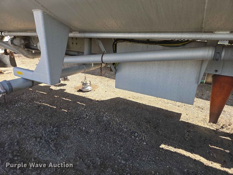image for item DP8930 2005 Beall BAST-95-4-DC tank trailer