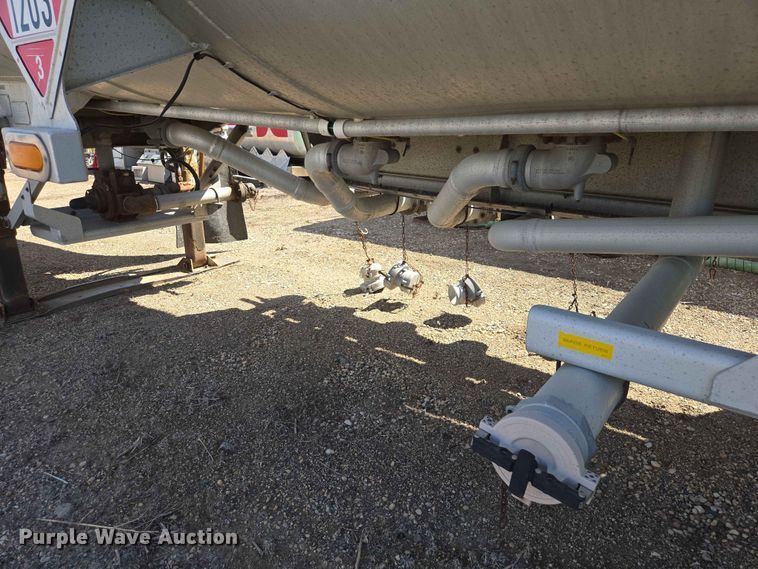 image for item DP8930 2005 Beall BAST-95-4-DC tank trailer