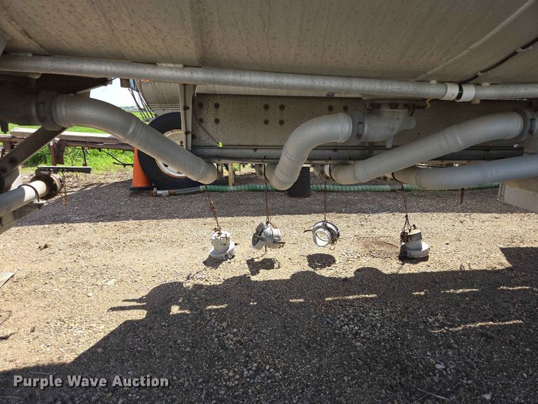 image for item DP8930 2005 Beall BAST-95-4-DC tank trailer