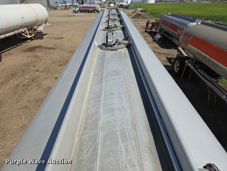 image for item DP8930 2005 Beall BAST-95-4-DC tank trailer