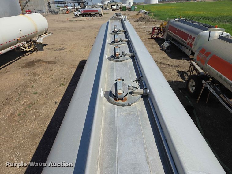 image for item DP8930 2005 Beall BAST-95-4-DC tank trailer