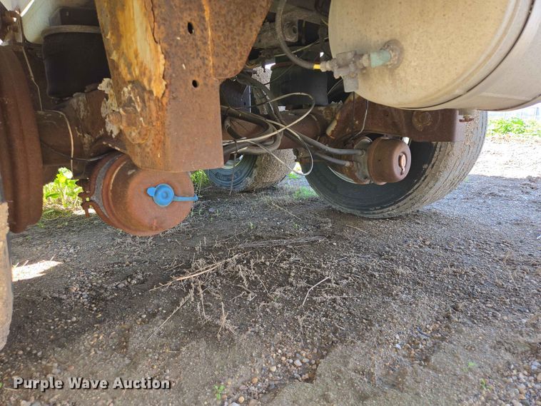image for item DP8930 2005 Beall BAST-95-4-DC tank trailer