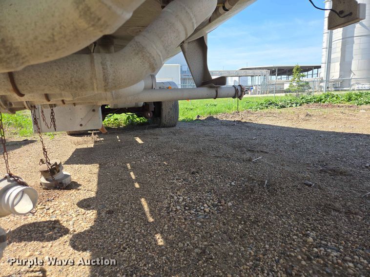 image for item DP8930 2005 Beall BAST-95-4-DC tank trailer