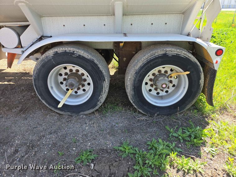 image for item DP8930 2005 Beall BAST-95-4-DC tank trailer