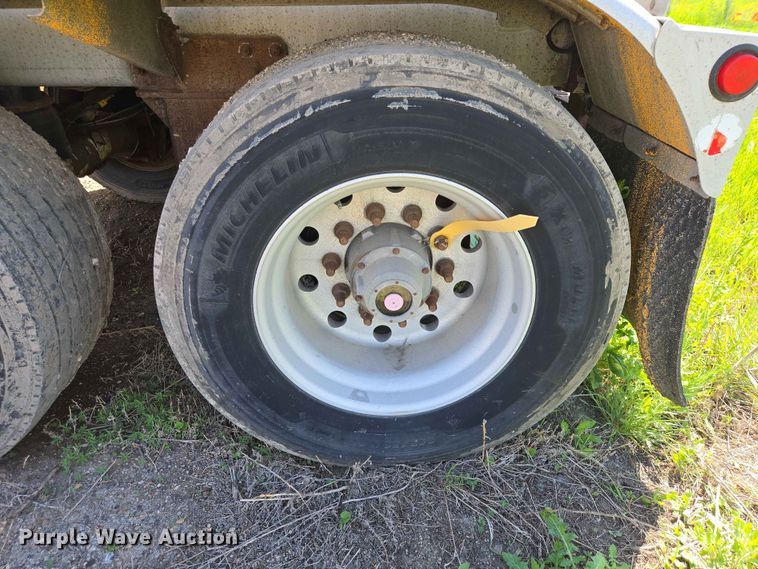 image for item DP8930 2005 Beall BAST-95-4-DC tank trailer