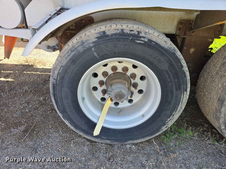 image for item DP8930 2005 Beall BAST-95-4-DC tank trailer