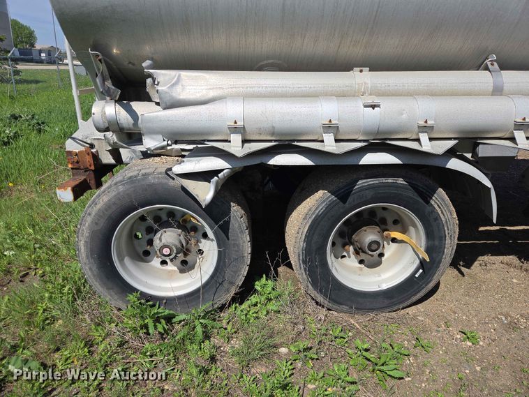 image for item DP8930 2005 Beall BAST-95-4-DC tank trailer