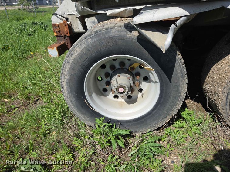 image for item DP8930 2005 Beall BAST-95-4-DC tank trailer