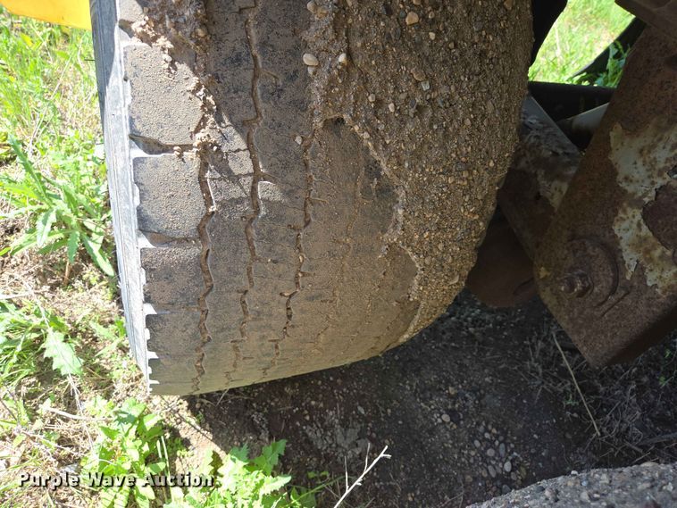 image for item DP8930 2005 Beall BAST-95-4-DC tank trailer