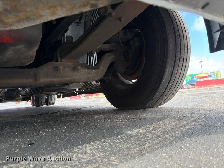 image for item DQ7892 2015 Volvo VN semi truck