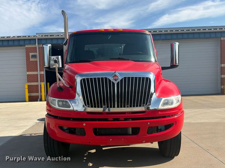 image for item DQ7951 2020 International MV607 semi truck