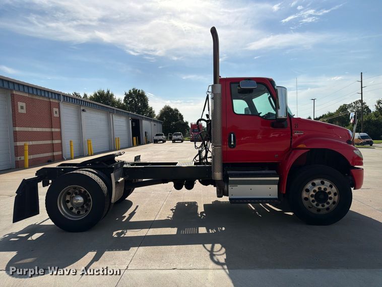 image for item DQ7951 2020 International MV607 semi truck