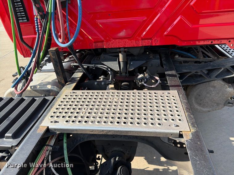 image for item DQ7951 2020 International MV607 semi truck