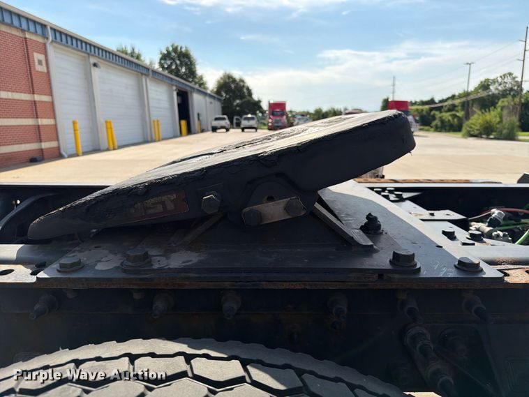 image for item DQ7951 2020 International MV607 semi truck