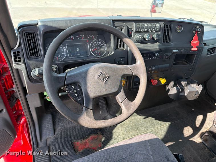 image for item DQ7951 2020 International MV607 semi truck