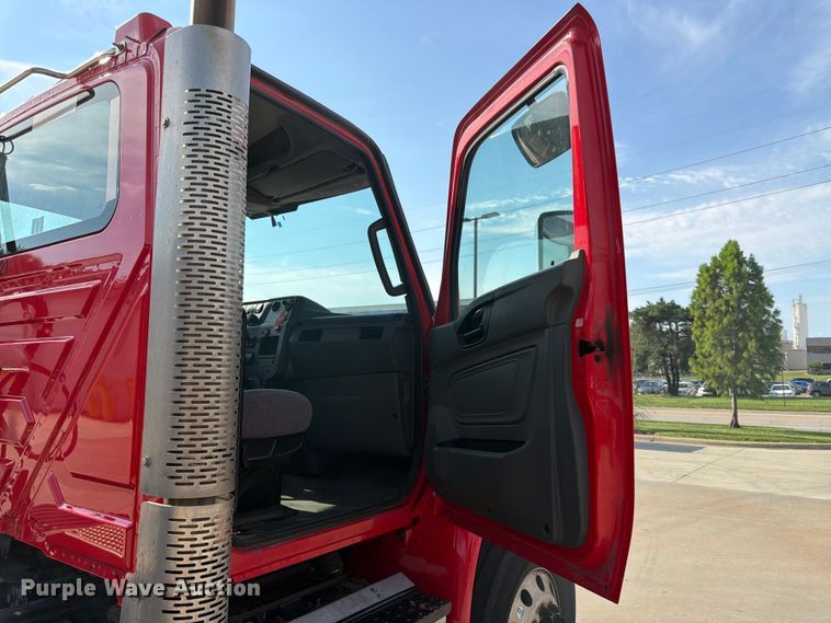 image for item DQ7951 2020 International MV607 semi truck