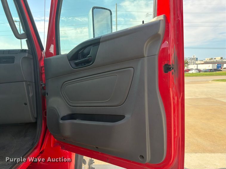 image for item DQ7951 2020 International MV607 semi truck