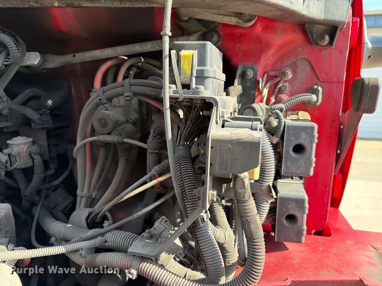 image for item DQ7951 2020 International MV607 semi truck