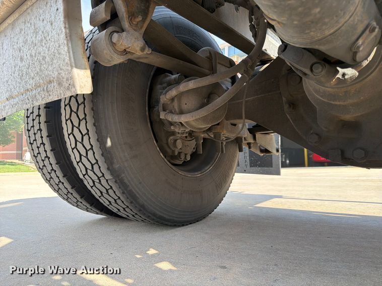image for item DQ7951 2020 International MV607 semi truck