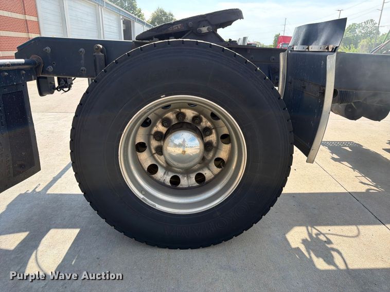 image for item DQ7951 2020 International MV607 semi truck
