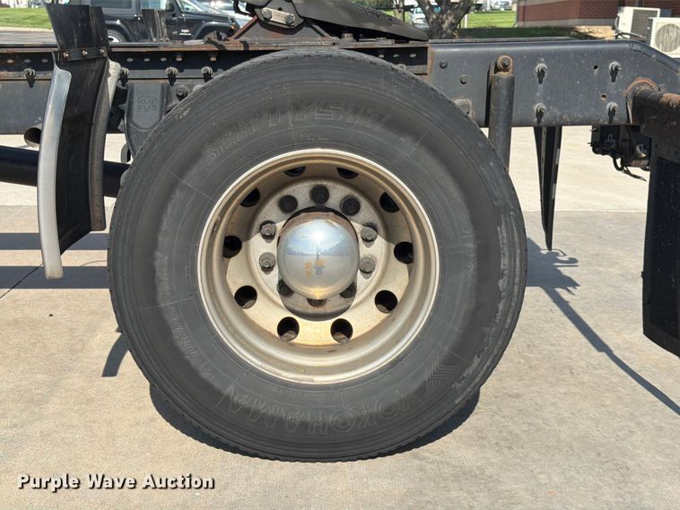 image for item DQ7951 2020 International MV607 semi truck