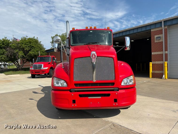 image for item DQ7952 2018 Kenworth T4 semi truck