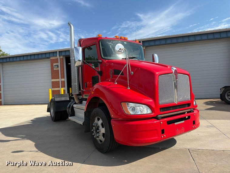 image for item DQ7952 2018 Kenworth T4 semi truck