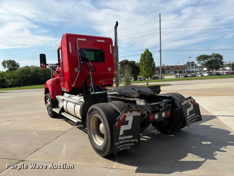 image for item DQ7952 2018 Kenworth T4 semi truck