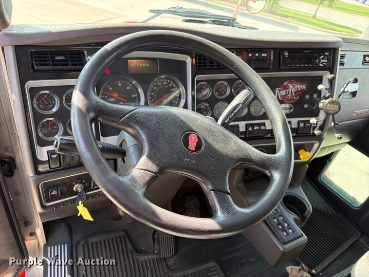 image for item DQ7952 2018 Kenworth T4 semi truck