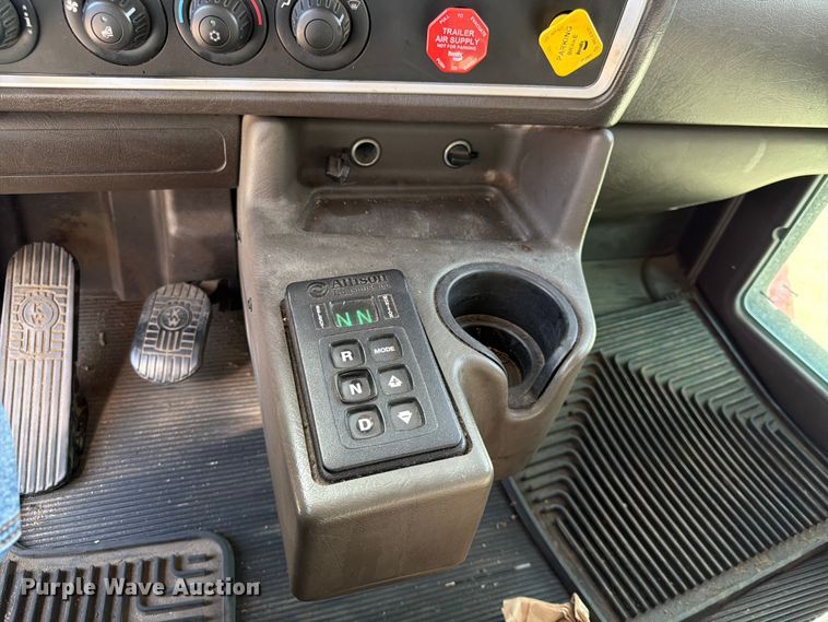 image for item DQ7952 2018 Kenworth T4 semi truck