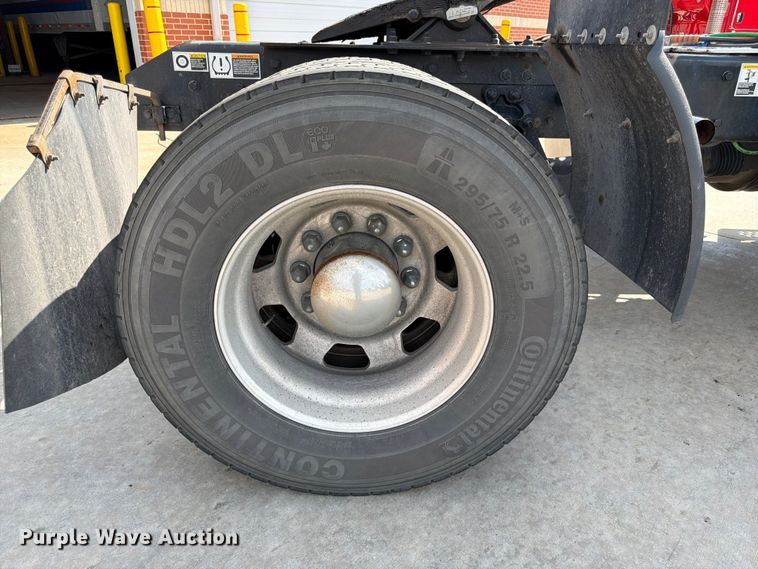 image for item DQ7952 2018 Kenworth T4 semi truck