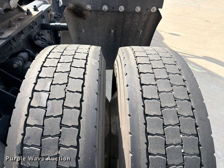 image for item DQ7952 2018 Kenworth T4 semi truck