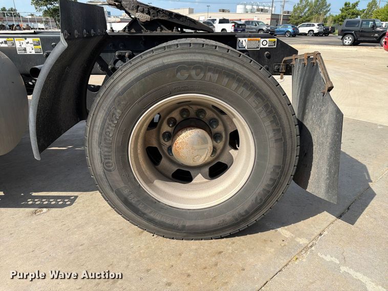 image for item DQ7952 2018 Kenworth T4 semi truck