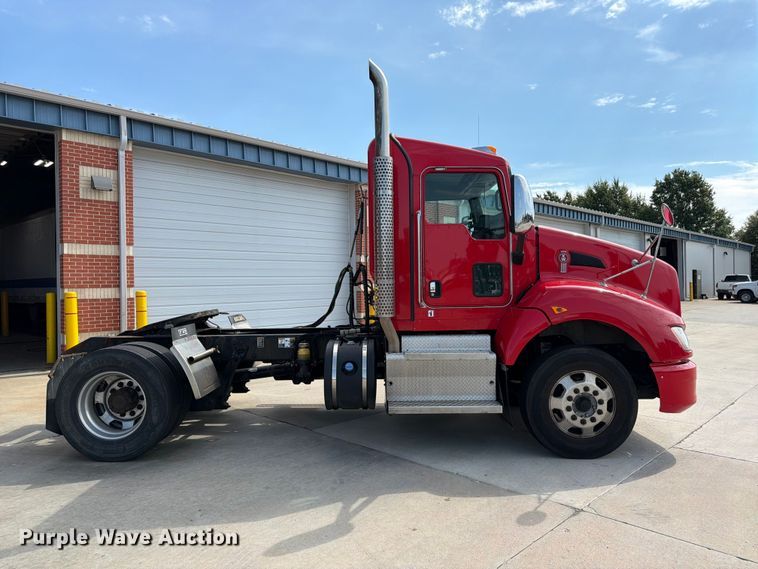 image for item DQ7953 2016 Kenworth T4 semi truck