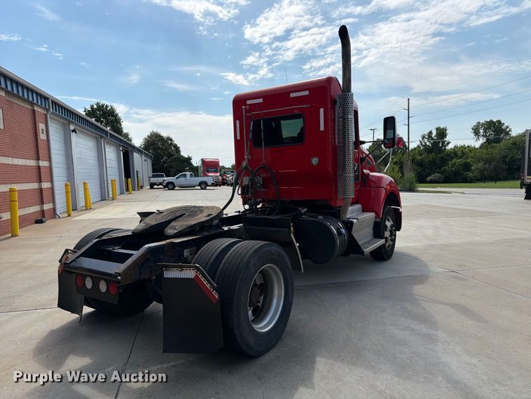 image for item DQ7953 2016 Kenworth T4 semi truck