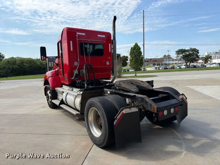 image for item DQ7953 2016 Kenworth T4 semi truck